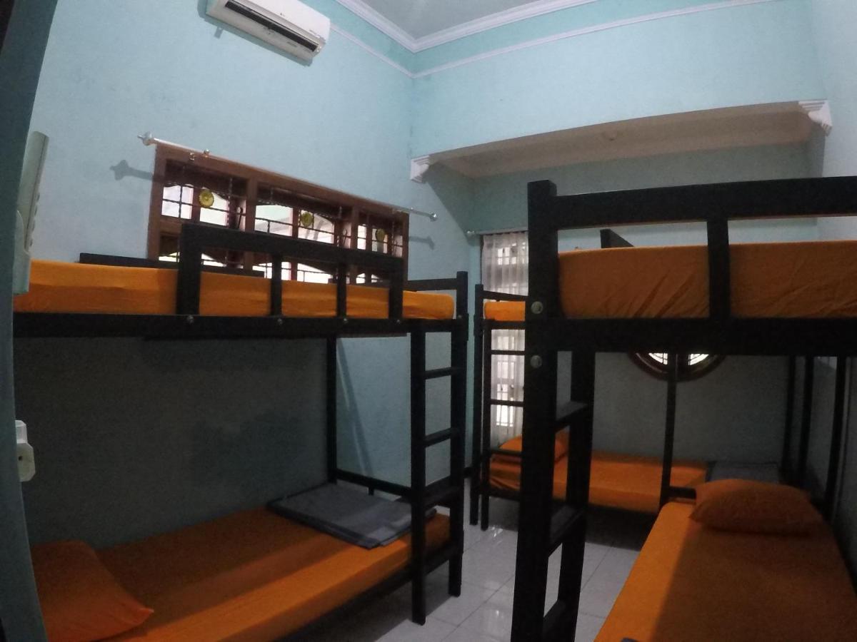 Dhika Adventure Hostel Probolinggo Exterior foto