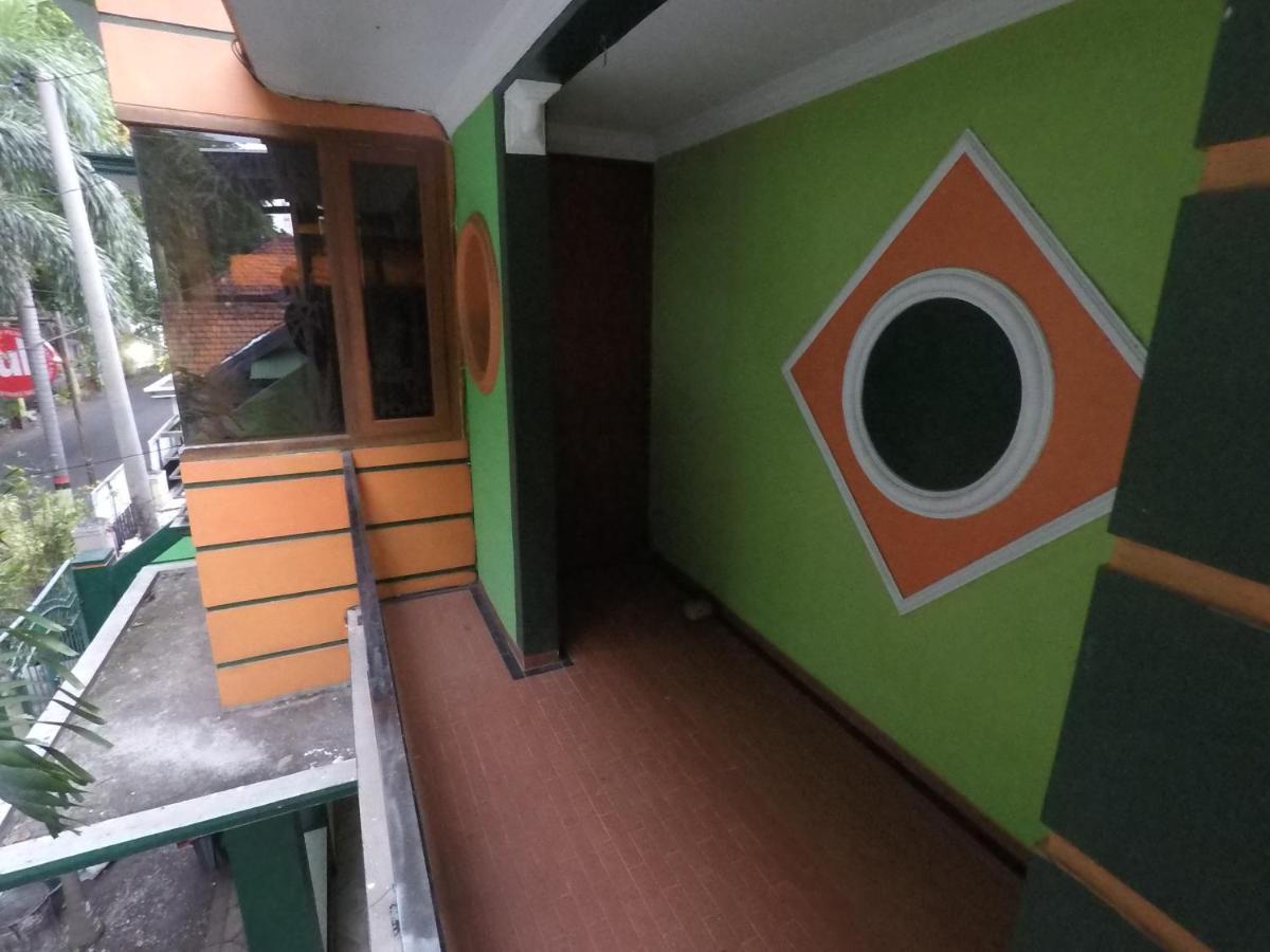Dhika Adventure Hostel Probolinggo Exterior foto