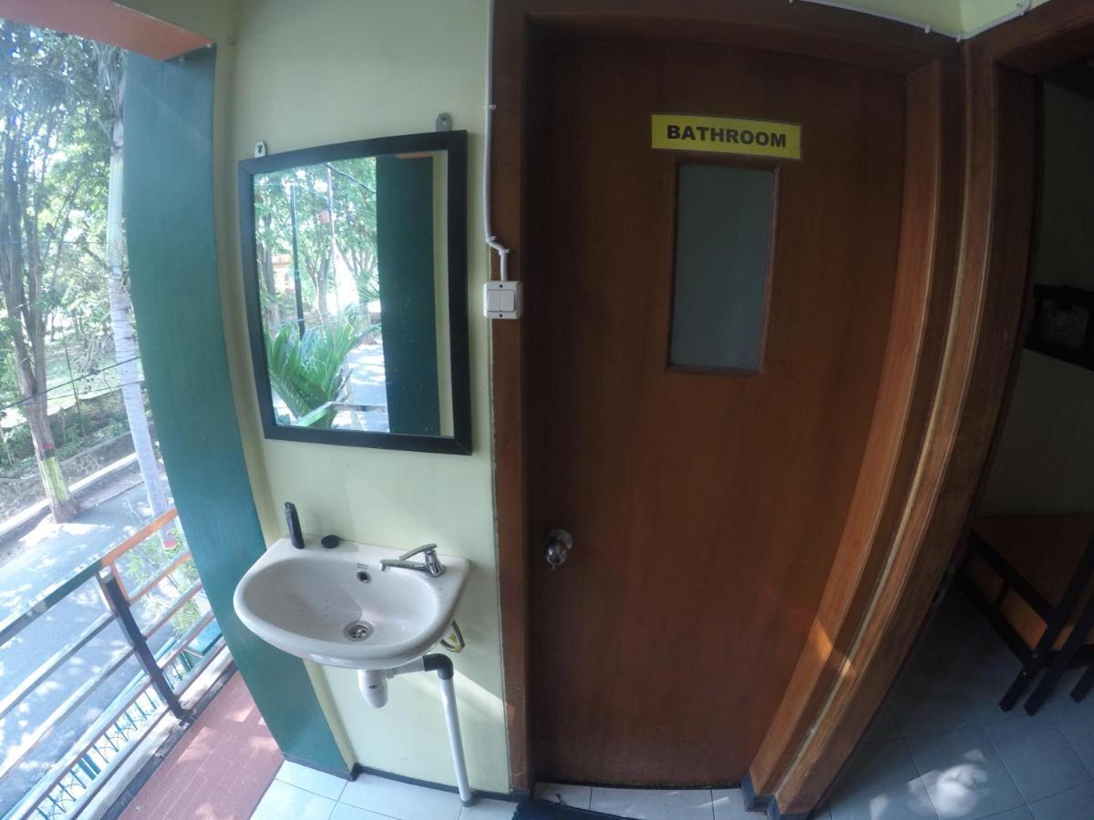 Dhika Adventure Hostel Probolinggo Exterior foto
